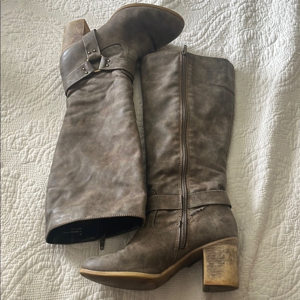 5/$25 Stylish brown-gray Knee-High Boots